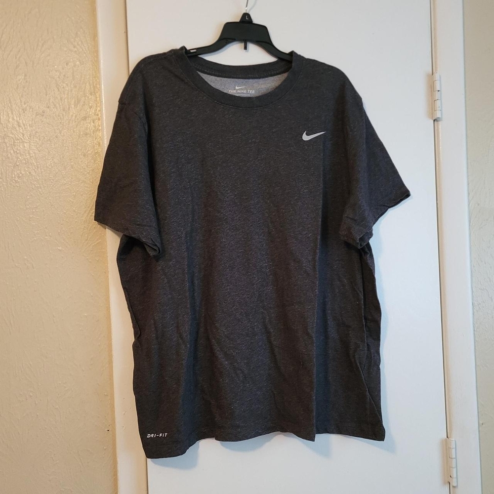 Nike Men's Gray T-Shirt